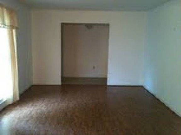 4th image of 417 Melanie Dr
