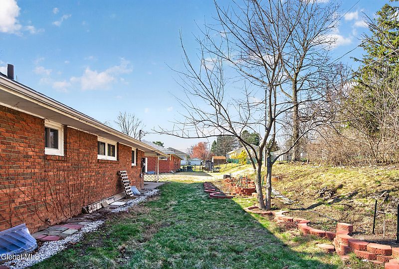 4th image of 161 Shaker Park Drive