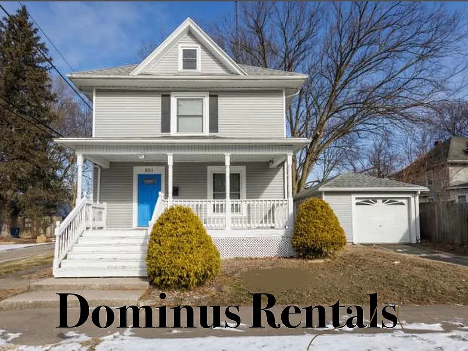 851 E Bourbonnais St