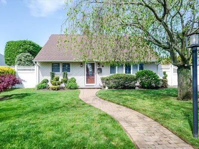 16 Roxbury Lane, Massapequa, NY, 11758