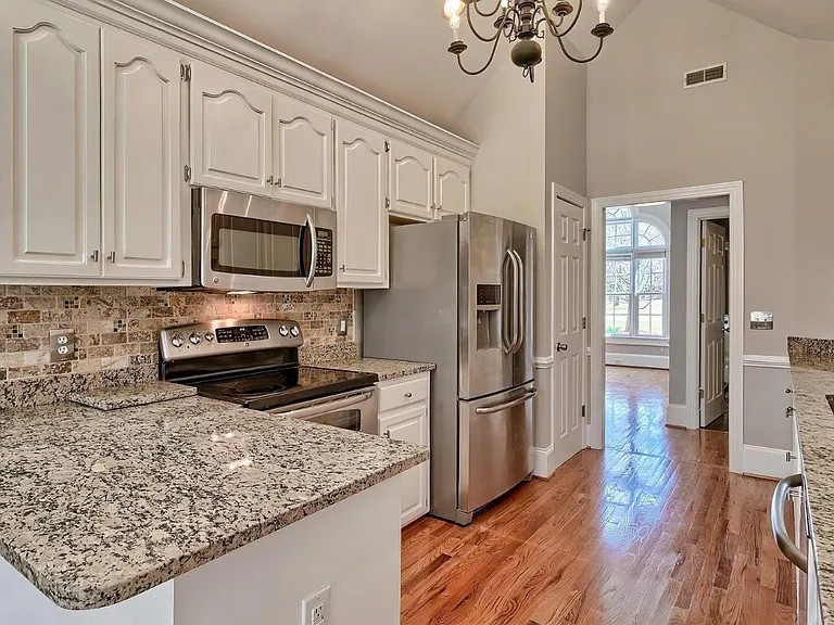 304 Chancery Ln — Photo 2