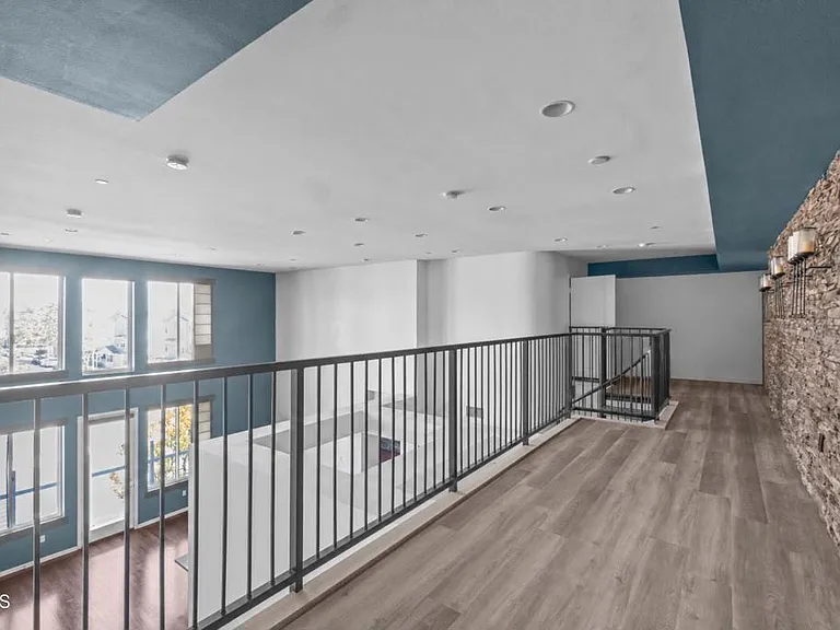 1901 Victoria Ave #201 — Photo 4