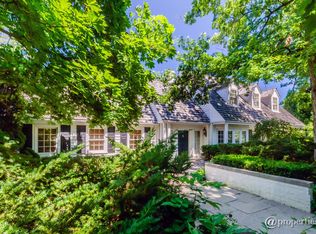 263 N Mayflower Rd, Lake Forest, IL 60045