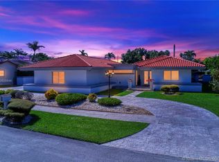 9250 SW 69th St, Miami, FL 33173