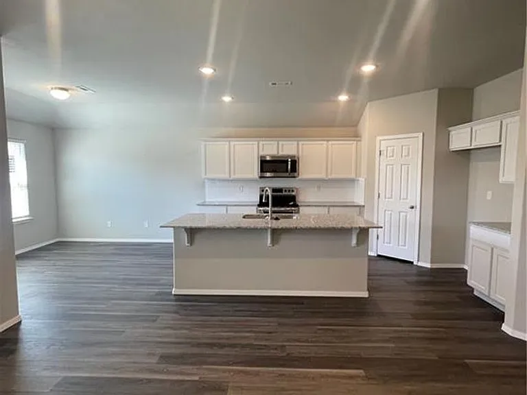 1751 King Rd — Photo 2