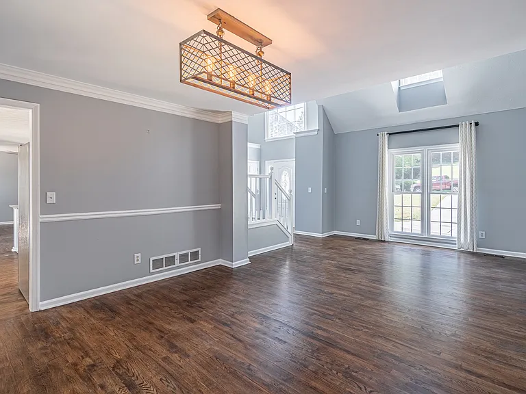 1321 Yorktown Cir — Photo 3