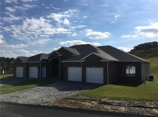 8140 Gina Dr, North Huntingdon, PA 15642