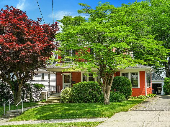 3rd image of 464 Park Ave
