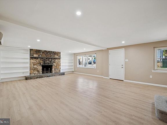 5th image of 715 Bradley St