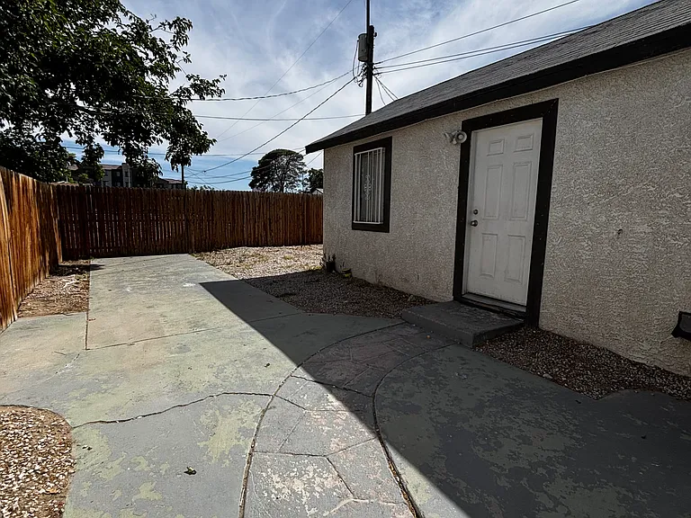 1825 Yale St #C — Photo 11