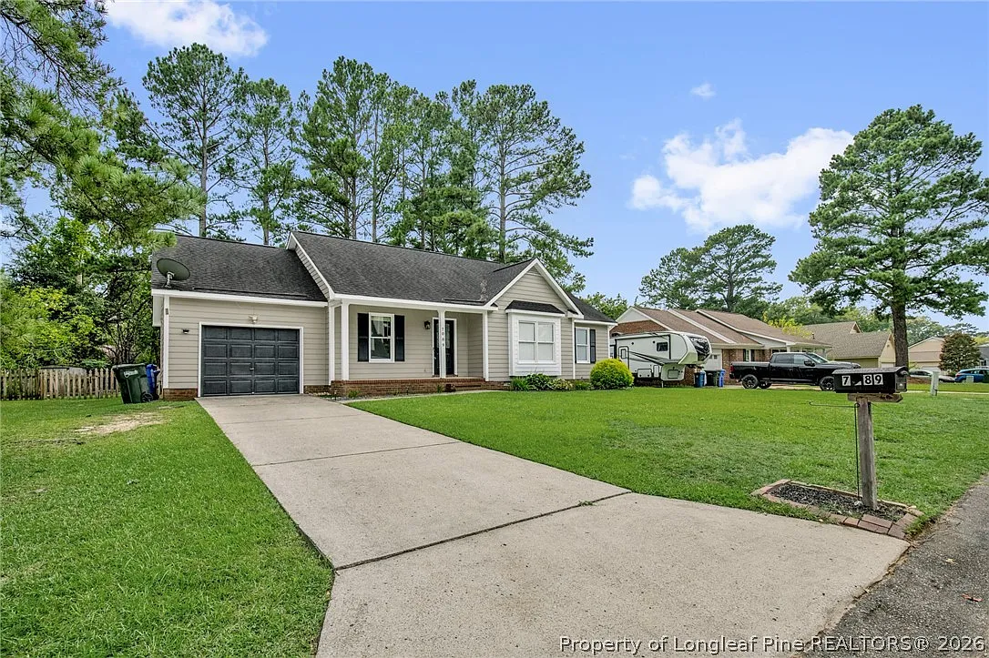 4 bed, 2.0 bath, 1605 sqft, $1,800 — Photo 2