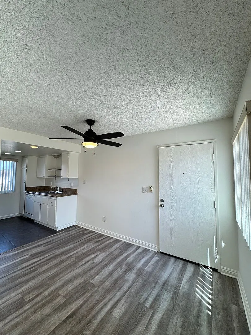 2 Bed, 2 Bath Upstairs Apartment - 17762 Paseo Circle #D — Photo 3