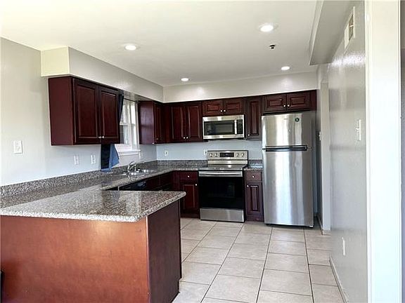 2nd image of 3501 Martinique Ave APT A