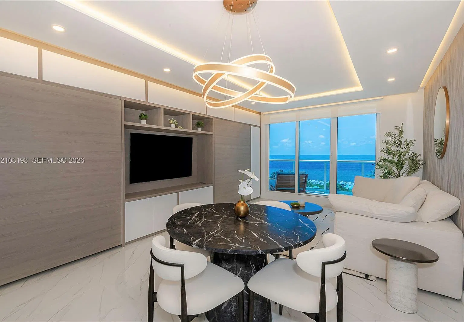 Roney Palace Condo — Photo 3