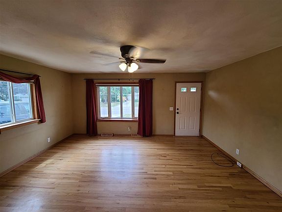 4th image of 1459 Monterey Ln