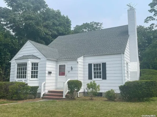 17 S Clinton Avenue, Bay Shore, NY 11706