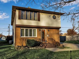 232 Meadowlawn Rd, Cheektowaga, NY 14225