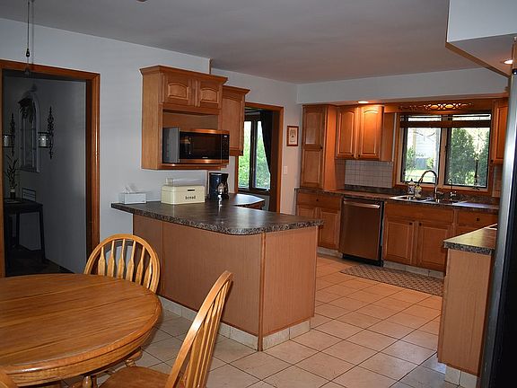 5th image of 2113 Silverthorn Dr