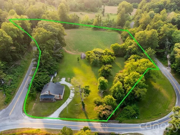 2970 Zacks Fork Rd, Lenoir, NC 28645