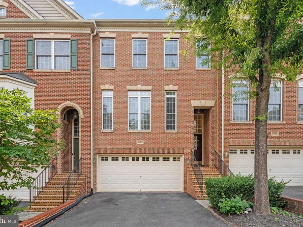 12457 Blissful Valley Dr, Fairfax, VA 22033