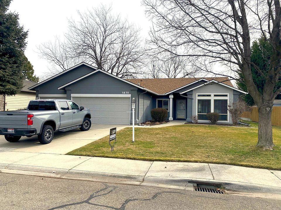 1st image of 1870 N Oak Hills Dr