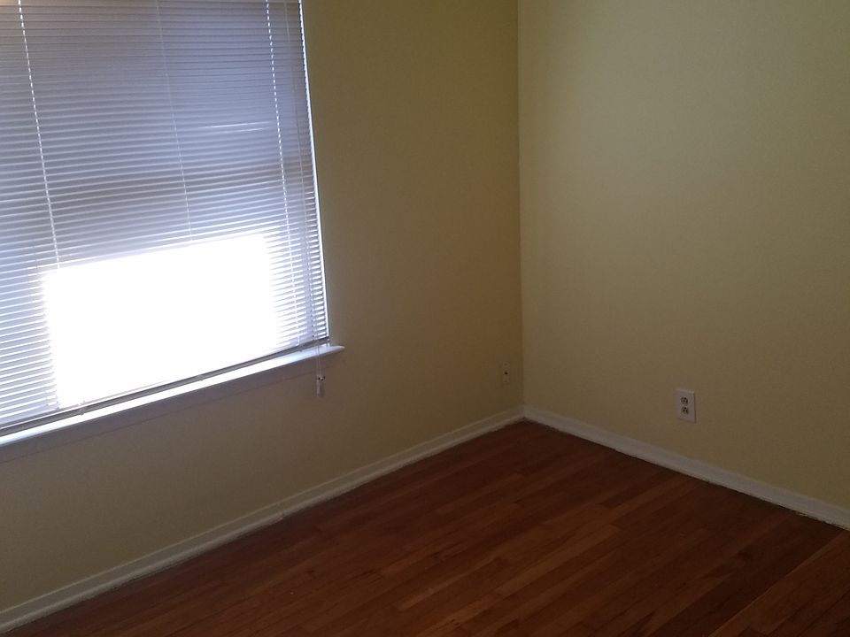 2nd image of 119 Birchwood Dr