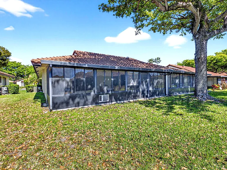 10938 Roebelini Palm Ct #B — Photo 32