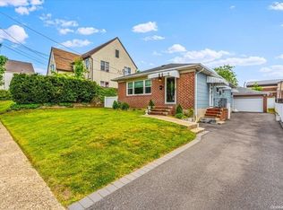 309 Walter Ave, Mineola, NY 11501
