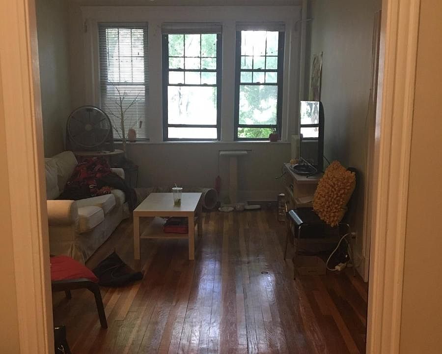 2nd image of 153 Strathmore Rd #Ooo4