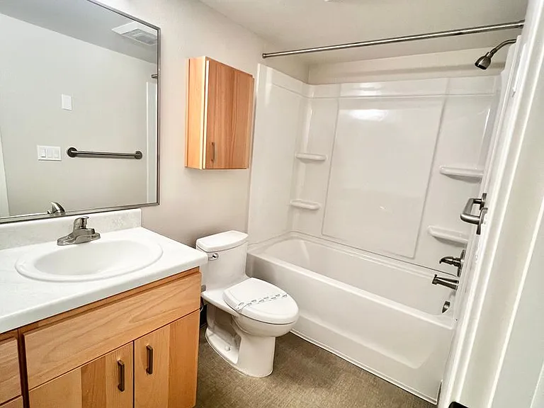 Cougar Creek Apartments — Photo 18