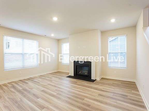 3rd image of 850 Bur Oak Ct