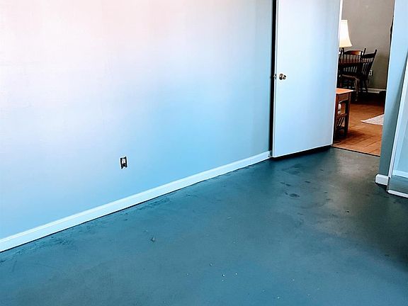 3rd image of 55 Greystone Dr
