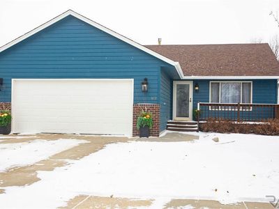 613 Perry Ln, Harrisburg, SD, 57032