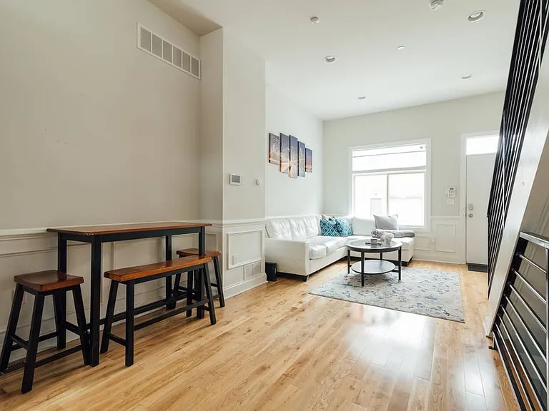 2701 Oakford St — Photo 9