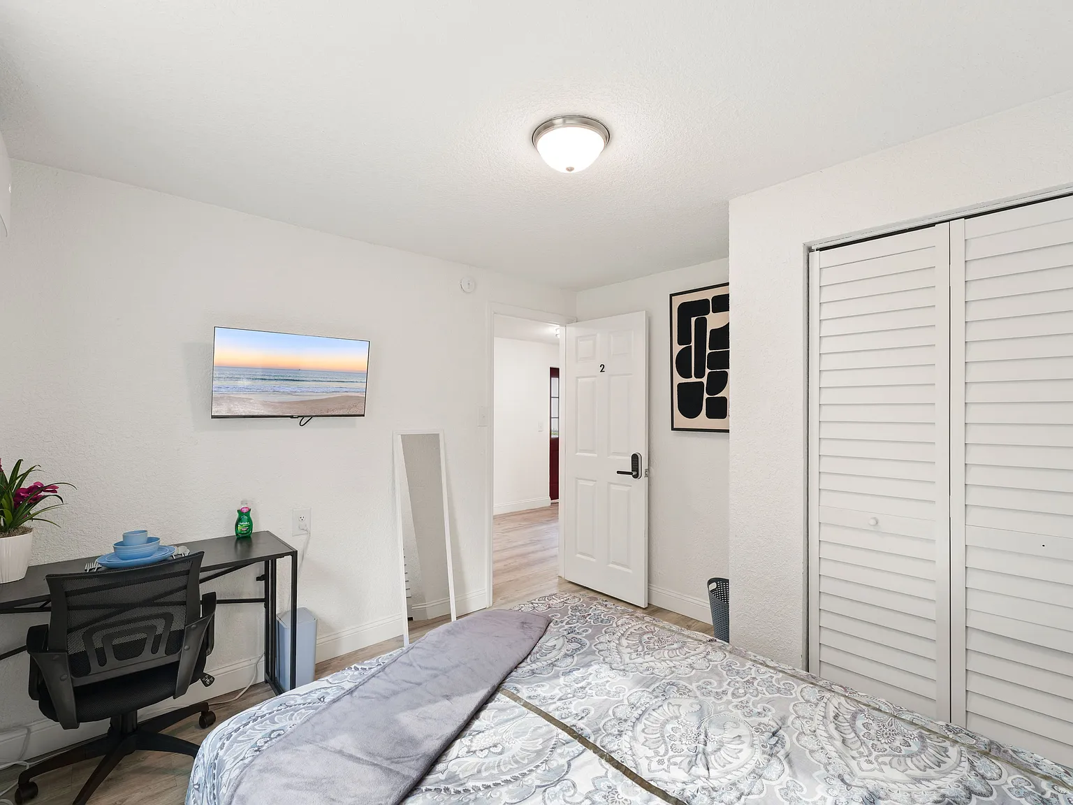 2 bed, $1,100 — Photo 2