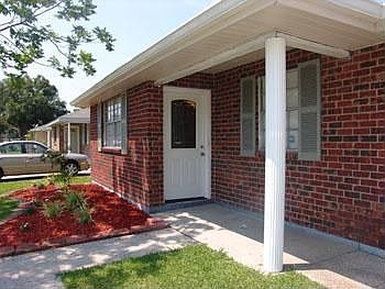 2nd image of 121 Willow St