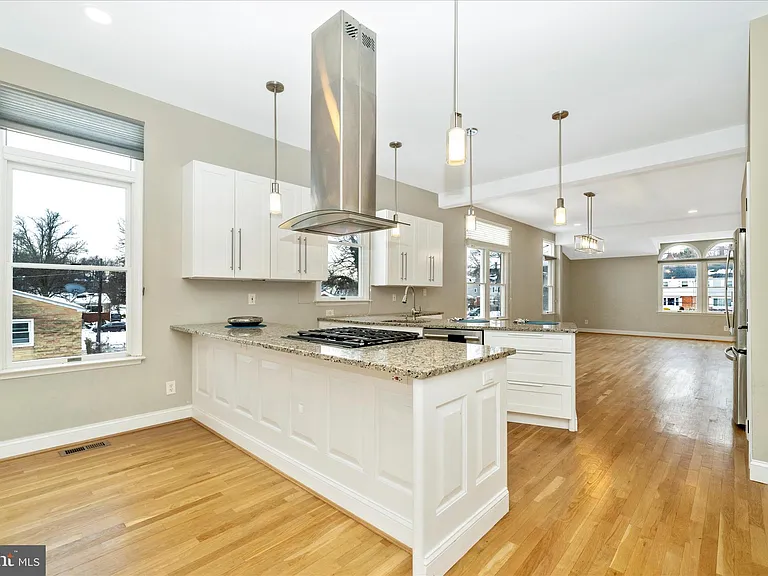 3313 Moline Rd — Photo 2