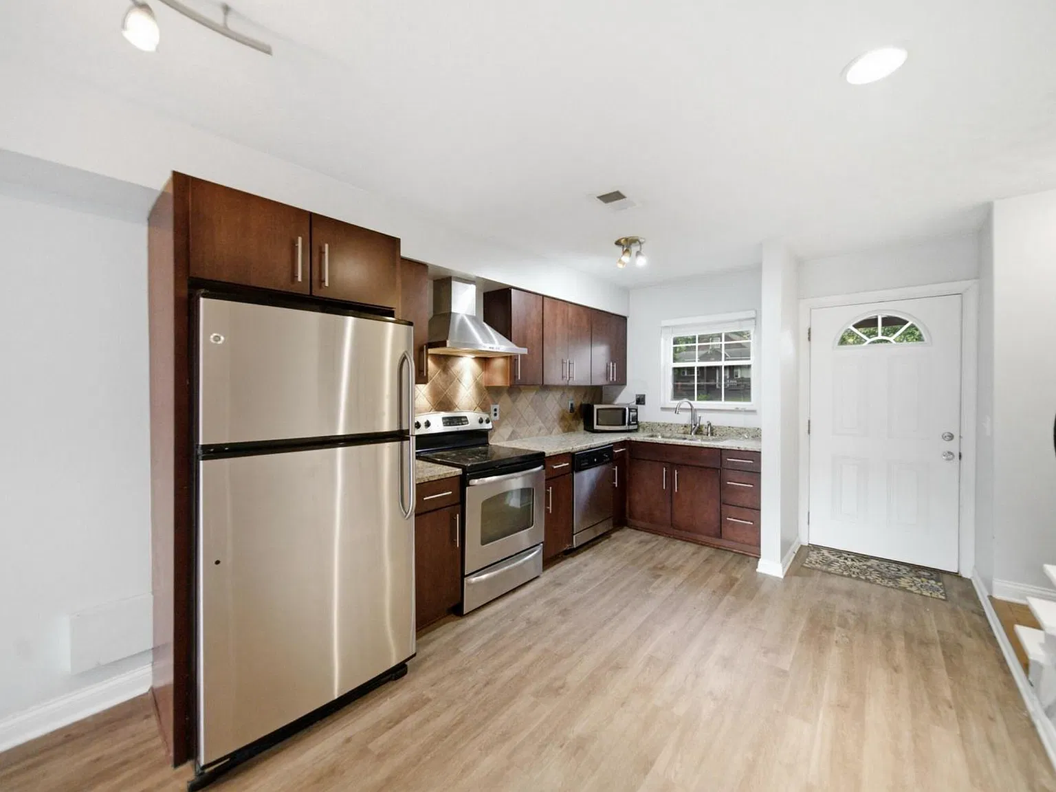 827 McClain Rd — Photo 2