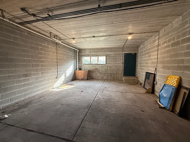7016 W Medill Ave — Photo 30