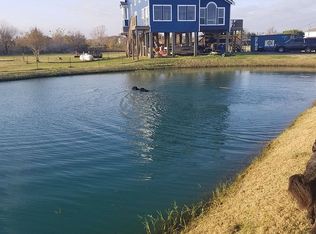 722 Port Rd, Angleton, TX 77515