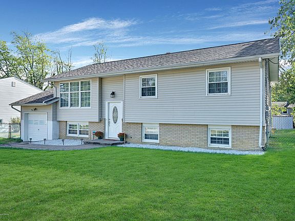 4th image of 1595 Woodcrest Dr