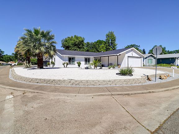 2nd image of 2810 Lakewood Dr