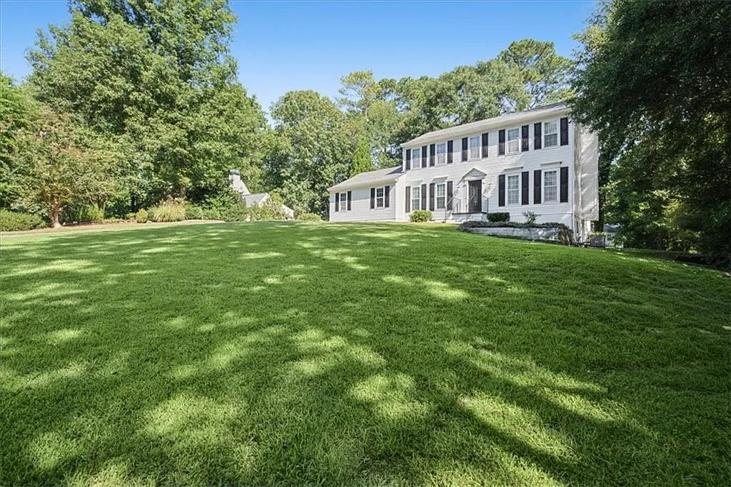 4 bed, 2.5 bath, 2100 sqft, $3,000 — Photo 4
