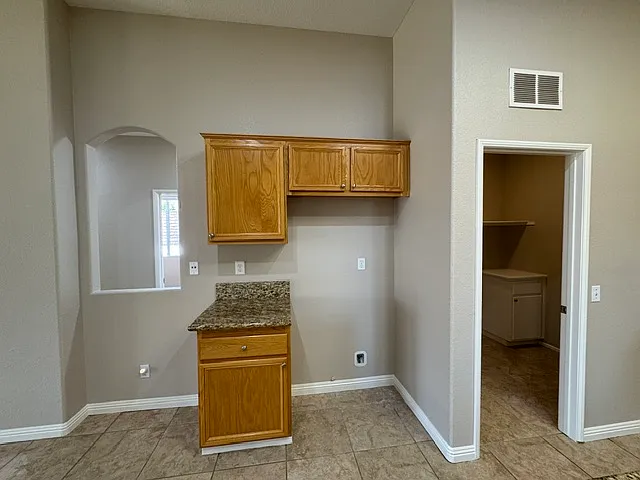 2136 Bowdoin St — Photo 16