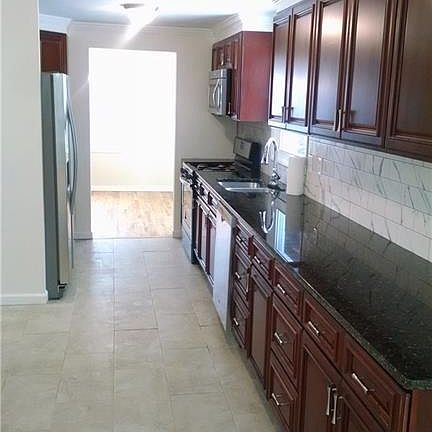 5th image of 12 Indian Orchard Ln