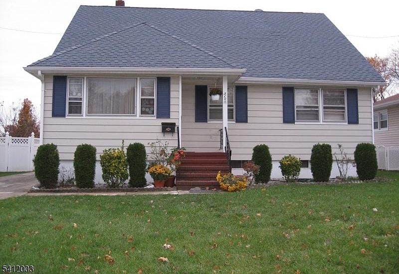 1st image of 510 Helfin St