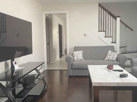 Living room picture #3