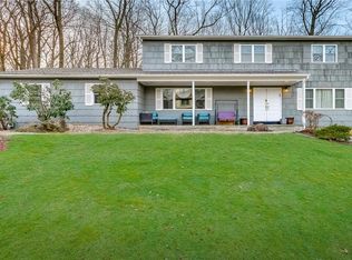14 Mohawk Ln, Pomona, NY 10970