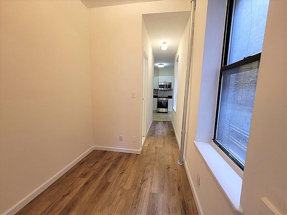 3rd image of 657 10th Ave #Q