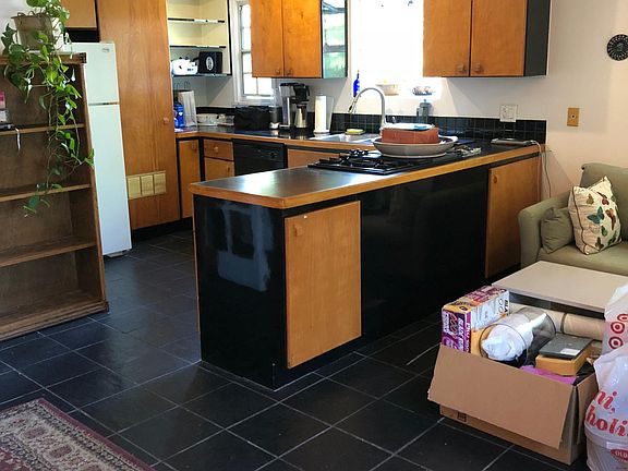 3rd image of 351 Huntley Dr
